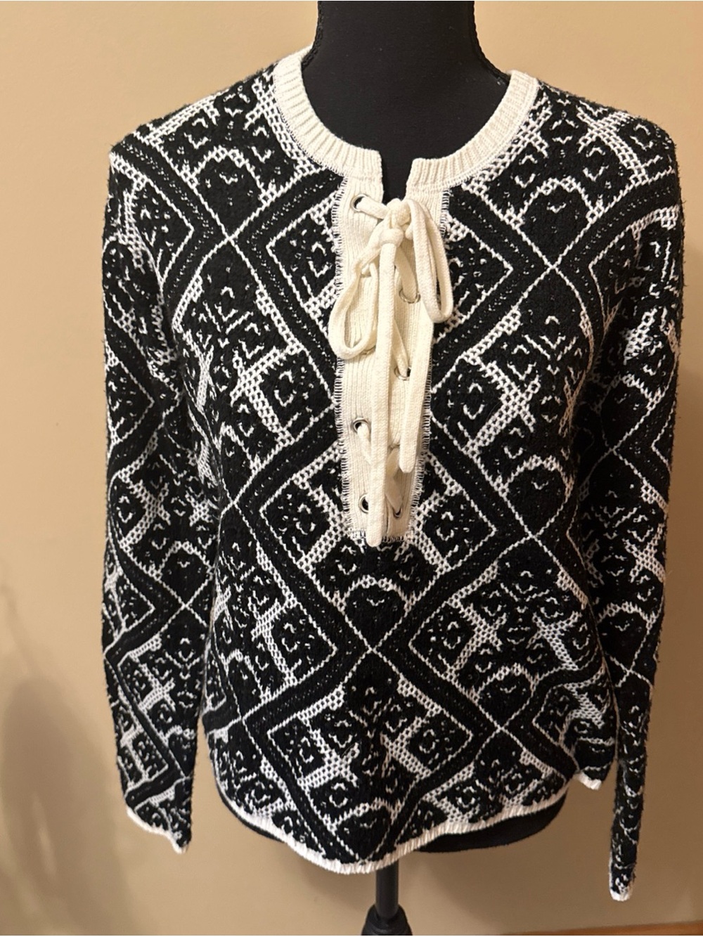 Piperlime Black & White Lace-Up Patterned V-Neck Sweater